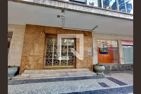 Apartamento à venda com 119m², 3 quartos e 1 vaga Apartamento à venda com 119m², 3 quartos e 1 vagaFachada com cartaz QA