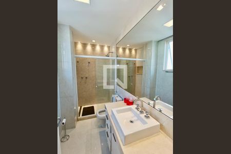 Apartamento à venda com 119m², 3 quartos e 1 vaga Apartamento à venda com 119m², 3 quartos e 1 vagaSuíte banheiro