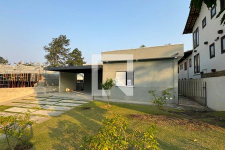 Casa de condomínio à venda com 244m², 4 quartos e 4 vagasFachada