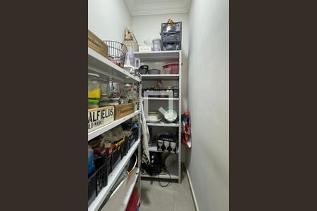 Casa de condomínio à venda com 244m², 4 quartos e 4 vagasDespensa