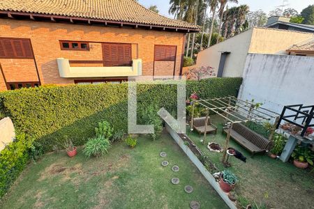 Casa de condomínio à venda com 244m², 4 quartos e 4 vagasvista da escada