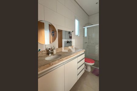 Casa de condomínio à venda com 244m², 4 quartos e 4 vagasBanheiro 3