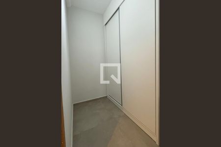 Casa de condomínio à venda com 244m², 4 quartos e 4 vagasCloset da suíte 1