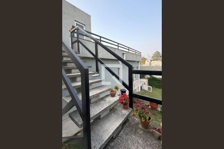 Casa de condomínio à venda com 244m², 4 quartos e 4 vagasEscada