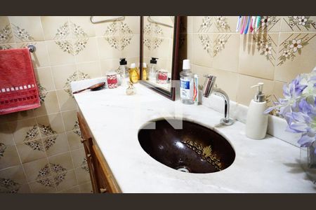 Casa à venda com 253m², 2 quartos e 2 vagasBanheiro