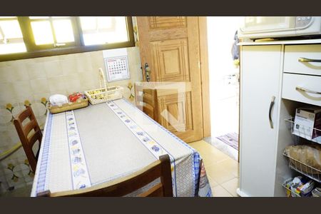 Casa à venda com 253m², 2 quartos e 2 vagasCozinha