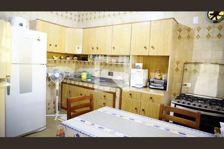 Casa à venda com 253m², 2 quartos e 2 vagasCozinha