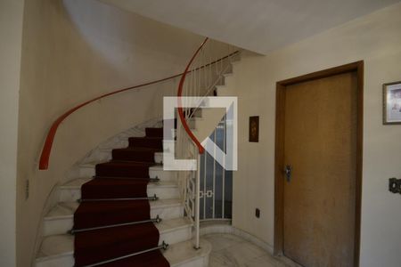 Casa à venda com 413m², 3 quartos e 4 vagasEscada