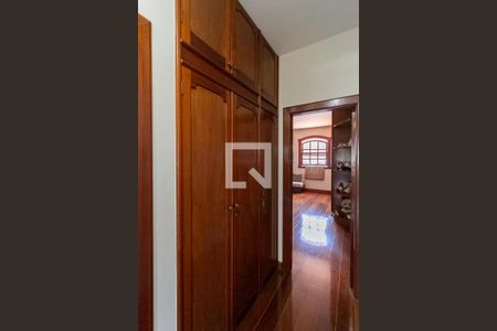 Casa à venda com 498m², 5 quartos e 3 vagasCorredor