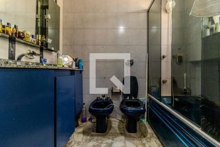 Casa à venda com 477m², 3 quartos e 4 vagasBanheiro da Suíte 1