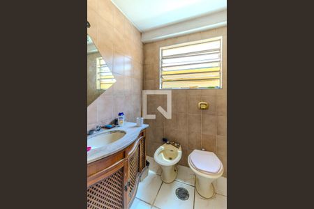 Casa à venda com 477m², 3 quartos e 4 vagasEdícula - Banheiro