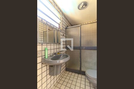 Casa à venda com 477m², 3 quartos e 4 vagasEscritórios - Banheiro