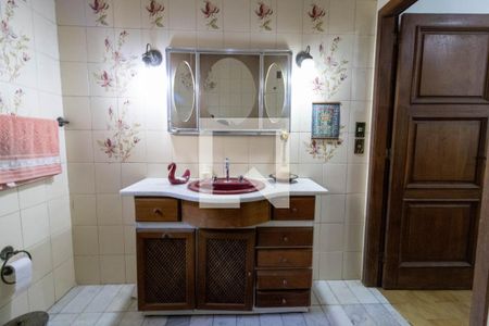 Casa à venda com 571m², 4 quartos e 3 vagasBanheiro 2