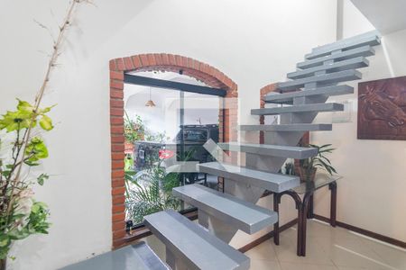 Escada de casa à venda com 3 quartos, 275m² em Parque Oratório, Santo André