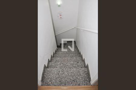 Casa de condomínio à venda com 90m², 2 quartos e 2 vagasEscada para os Quartos