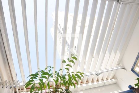 Casa de condomínio à venda com 90m², 2 quartos e 2 vagasDetalhe - Quintal e Área de Serviço