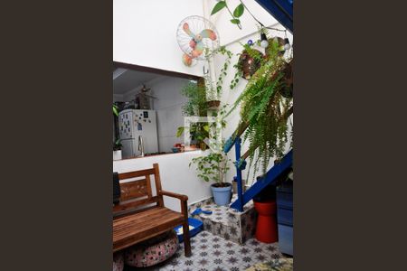 Casa de condomínio à venda com 90m², 2 quartos e 2 vagasDetalhe - Quintal e Área de Serviço