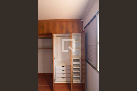 Apartamento para alugar com 74m², 3 quartos e 1 vaga Apartamento para alugar com 74m², 3 quartos e 1 vagaSuíte - Armário