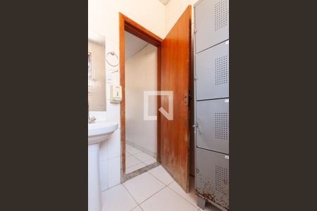 Casa à venda com 448m², 4 quartos e 4 vagas Casa à venda com 448m², 4 quartos e 4 vagasBanheiro Social 2