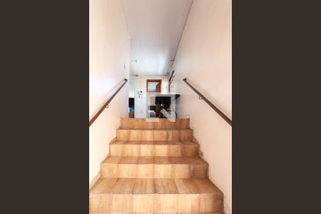 Casa à venda com 448m², 4 quartos e 4 vagas Casa à venda com 448m², 4 quartos e 4 vagasEscada para Terraço