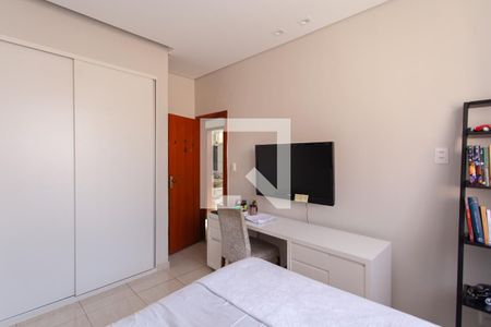 Casa à venda com 448m², 4 quartos e 4 vagas Casa à venda com 448m², 4 quartos e 4 vagasQuarto 3