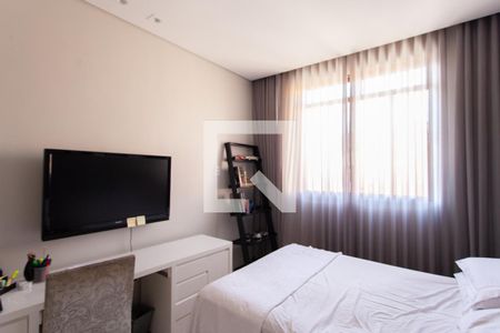 Casa à venda com 448m², 4 quartos e 4 vagas Casa à venda com 448m², 4 quartos e 4 vagasQuarto 3