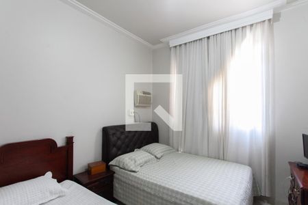 Casa à venda com 448m², 4 quartos e 4 vagas Casa à venda com 448m², 4 quartos e 4 vagasQuarto 2