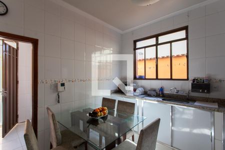 Casa à venda com 448m², 4 quartos e 4 vagas Casa à venda com 448m², 4 quartos e 4 vagasCozinha