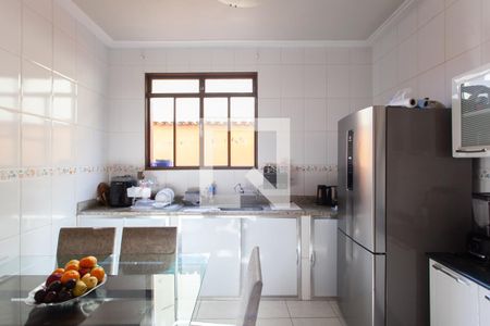 Casa à venda com 448m², 4 quartos e 4 vagas Casa à venda com 448m², 4 quartos e 4 vagasCozinha