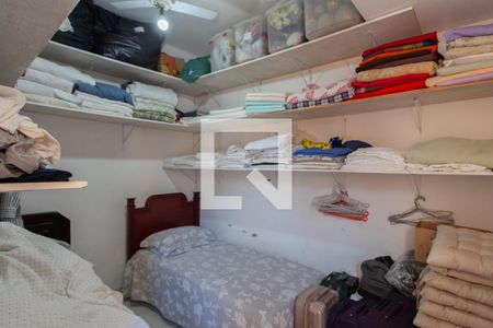 Casa à venda com 448m², 4 quartos e 4 vagas Casa à venda com 448m², 4 quartos e 4 vagasQuarto de Serviço