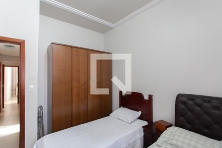 Casa à venda com 448m², 4 quartos e 4 vagas Casa à venda com 448m², 4 quartos e 4 vagasQuarto 2