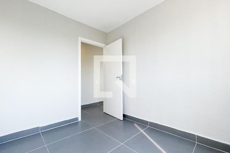 Quarto 1 de apartamento para alugar com 2 quartos, 42m² em Parque Bristol, São Paulo