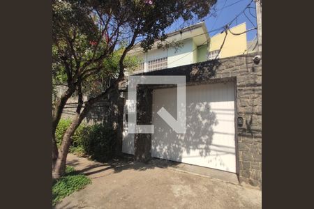 Casa para alugar com 300m², 4 quartos e 4 vagasFachada