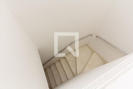 Casa para alugar com 300m², 4 quartos e 4 vagasEscada