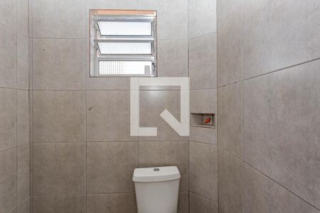 Banheiro de casa para alugar com 2 quartos, 45m² em Vila Gumercindo, São Paulo