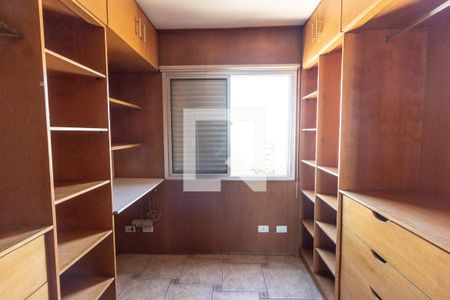 Apartamento à venda com 140m², 4 quartos e 2 vagas Apartamento à venda com 140m², 4 quartos e 2 vagasCloset