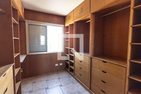 Apartamento à venda com 140m², 4 quartos e 2 vagas Apartamento à venda com 140m², 4 quartos e 2 vagasCloset
