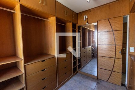 Apartamento à venda com 140m², 4 quartos e 2 vagas Apartamento à venda com 140m², 4 quartos e 2 vagasCloset