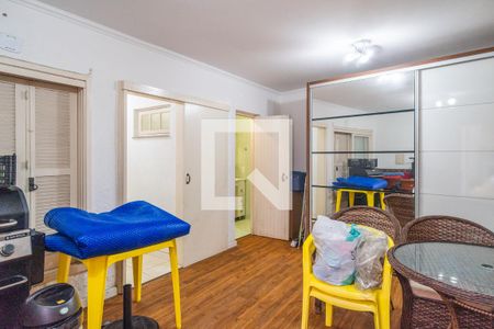 Casa à venda com 230m², 4 quartos e 2 vagasSala/Quarto - casa fundos