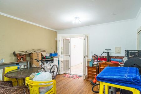 Casa à venda com 230m², 4 quartos e 2 vagasSala/Quarto - casa fundos