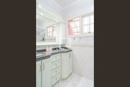 Casa à venda com 230m², 4 quartos e 2 vagasBanheiro da Suíte 4