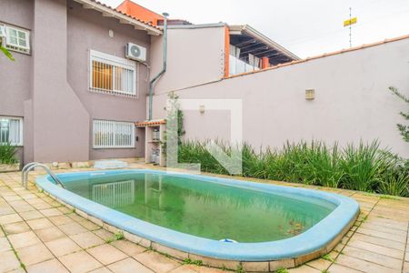 Casa à venda com 230m², 4 quartos e 2 vagasPiscina