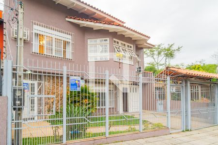 Casa à venda com 230m², 4 quartos e 2 vagasFachada