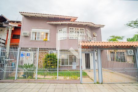 Casa à venda com 230m², 4 quartos e 2 vagasFachada