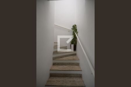 Casa de condomínio à venda com 250m², 4 quartos e 2 vagasEscada