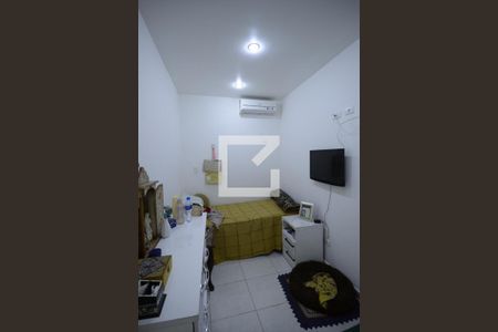 Casa de condomínio à venda com 250m², 4 quartos e 2 vagasQuarto