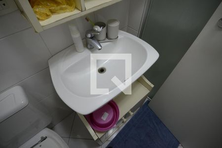 Casa de condomínio à venda com 250m², 4 quartos e 2 vagasLavabo