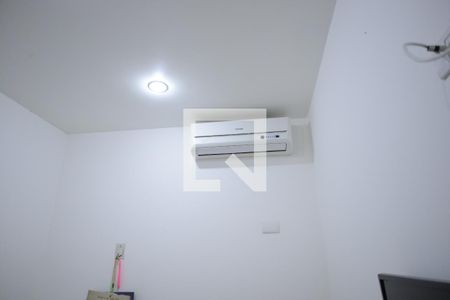 Casa de condomínio à venda com 250m², 4 quartos e 2 vagasQuarto