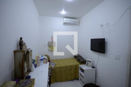 Casa de condomínio à venda com 250m², 4 quartos e 2 vagasQuarto