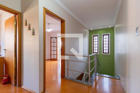 Casa para alugar com 299m², 4 quartos e 6 vagasCorredor